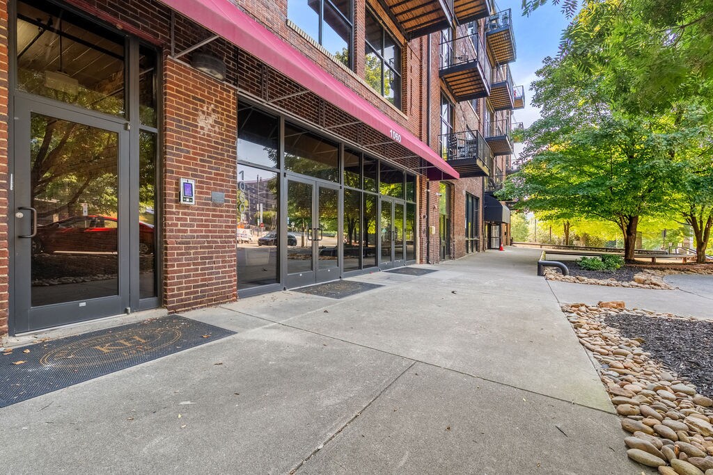 Building Photo - 1060 Worlds Fair Park Dr