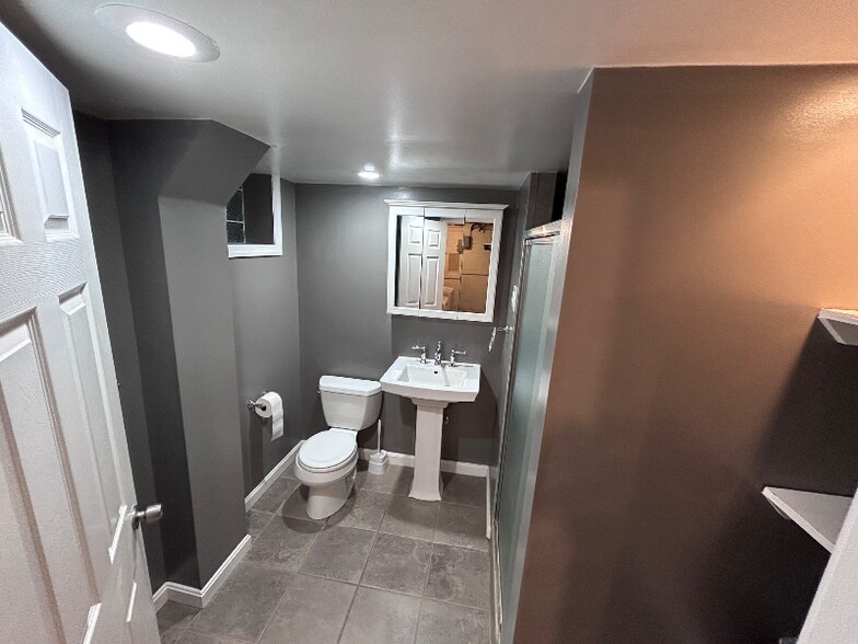 Building Photo - 1425 Willoughby St