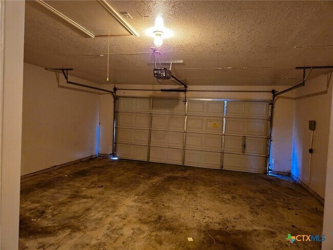 Building Photo - 5208 Bridle Dr