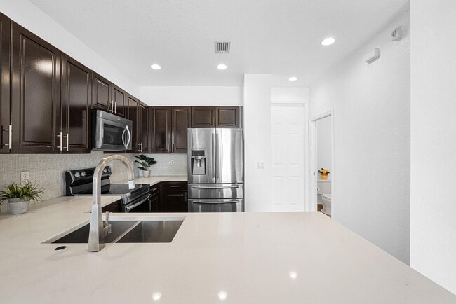 Building Photo - 1427 NW 34th Way