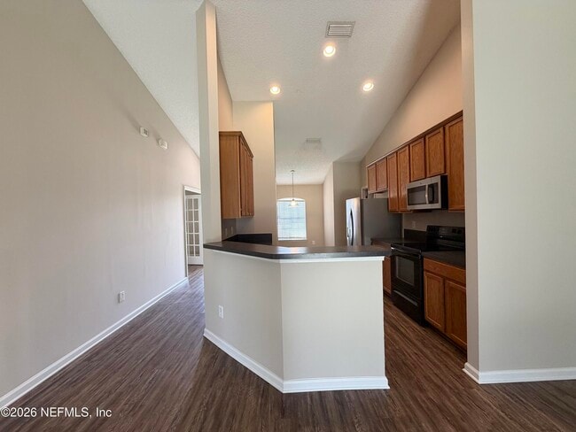 Building Photo - 6902 Southern Oaks Dr W