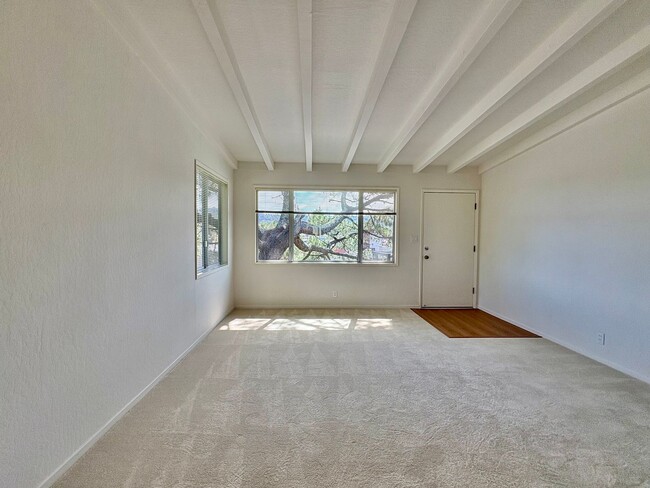 Building Photo - OPEN HOUSE SAT 4/26 11AM TO 12PM. Amazing ...