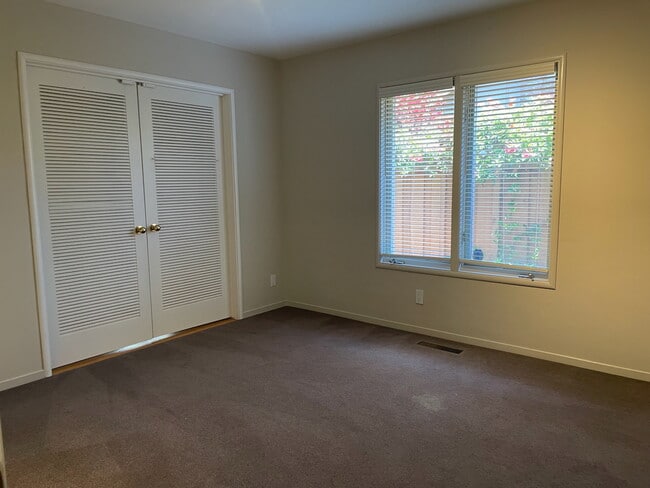 Building Photo - 138 Bradley Dr