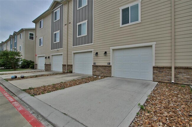 Building Photo - 21155 Gosling Rd