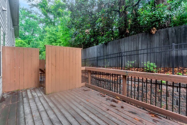 Building Photo - Stunning Executive Townhome in Gated Brook...
