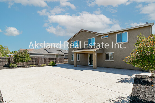 Building Photo - 2355 Azevedo Ave