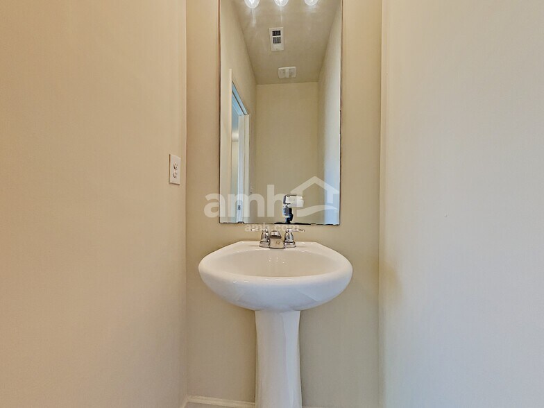 Building Photo - 158 Scotland Dr