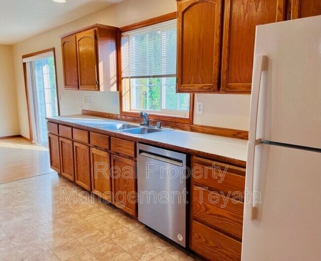 Building Photo - 214 Reeds Ln