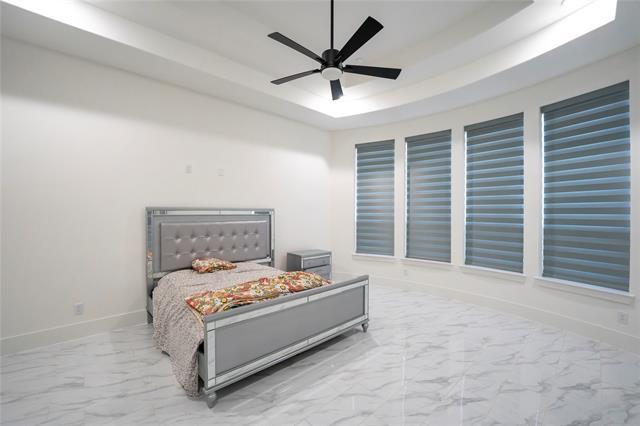 Building Photo - 10904 Hollydale Ln