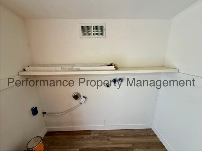 Building Photo - Cute 2 Bed/2 Bath 55+ Community w/ RBP & S...