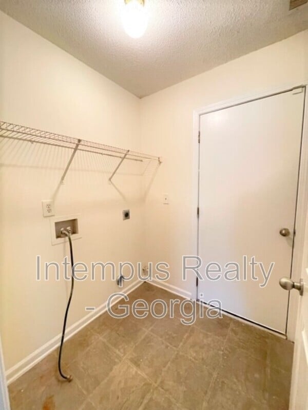 Building Photo - 4389 Persian Ct SW