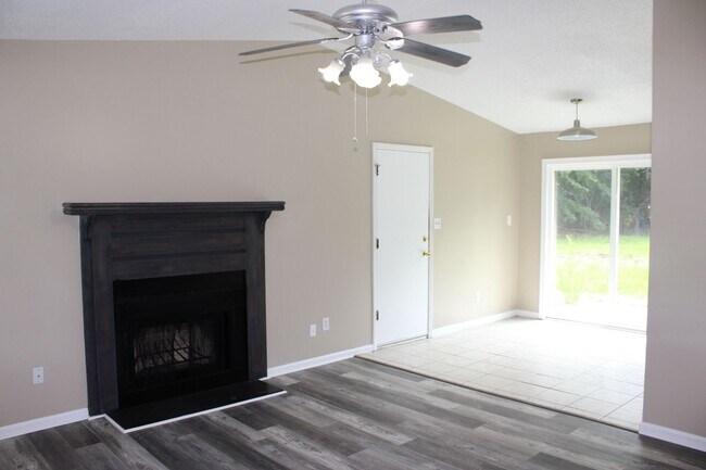 Building Photo - 101 Palmetta Dr