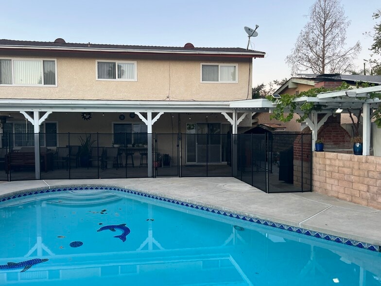 Pool w/ Removable Fence - 19926 Cantara St