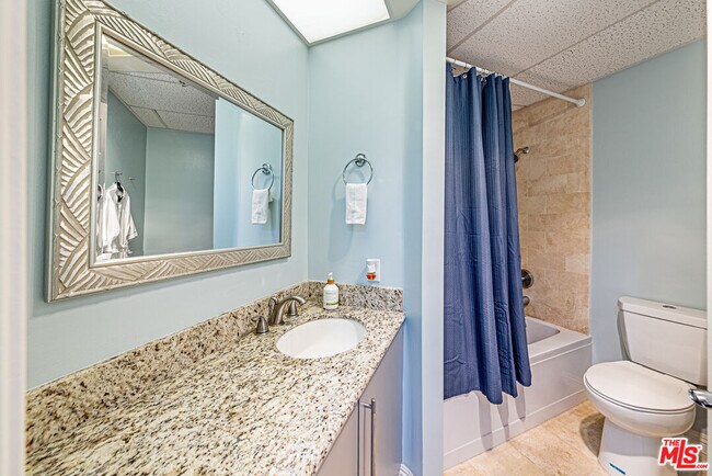 Building Photo - 620 S Gramercy Pl