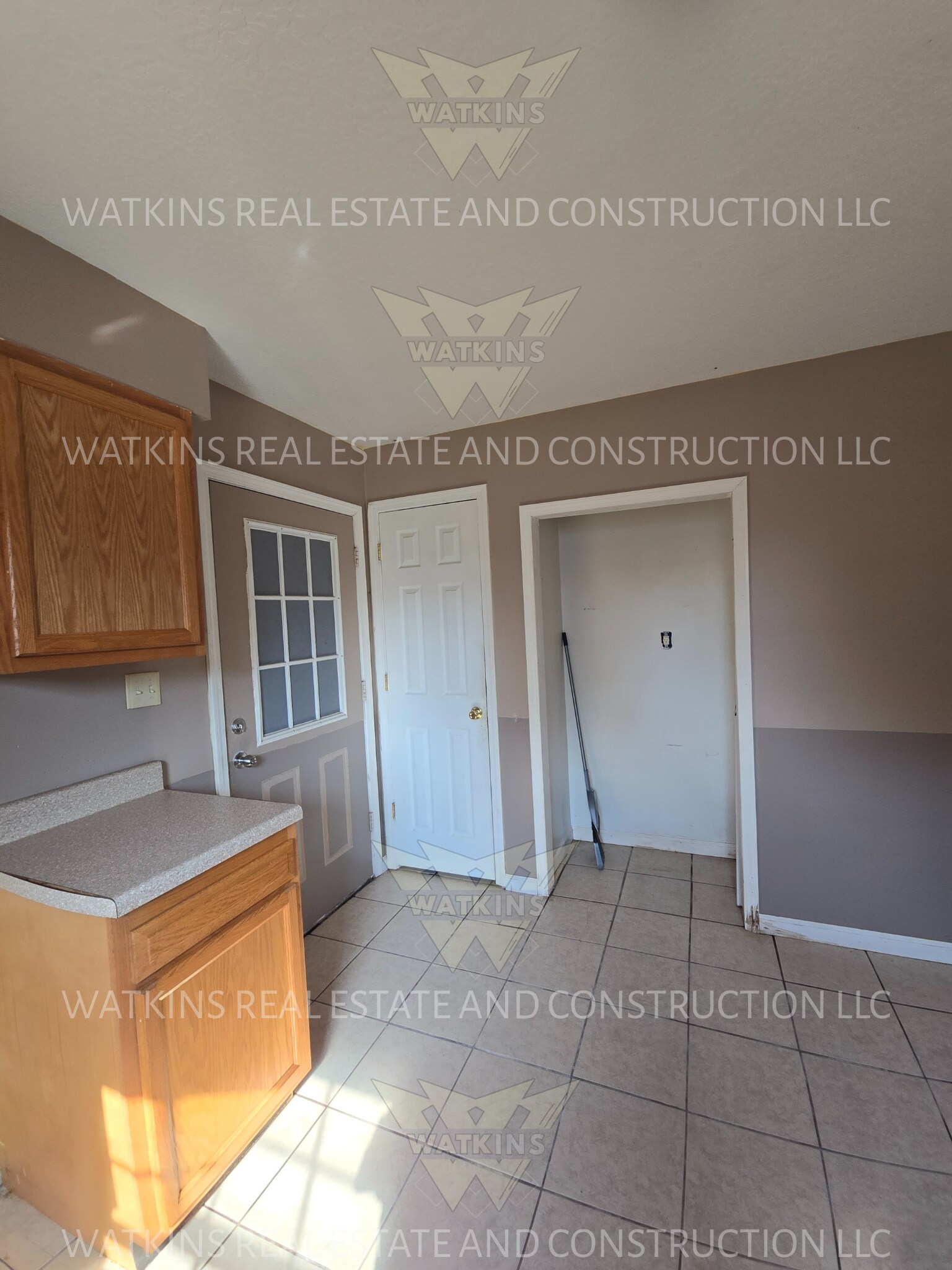 Kitchen - 308 E Jackson St