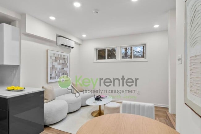 Building Photo - Rare Renovated 3BR/2BA Townhouse with Private Yard & NYC Views