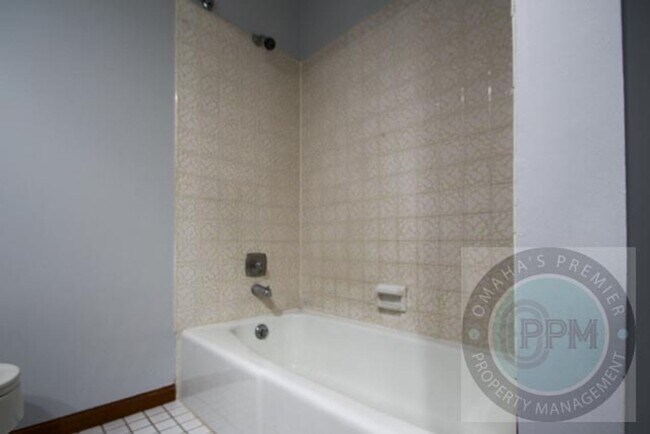 Building Photo - 5614 N 116th Ave