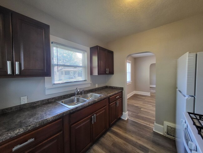 Primary Photo - 2 Bedroom, 1 Bathroom home!