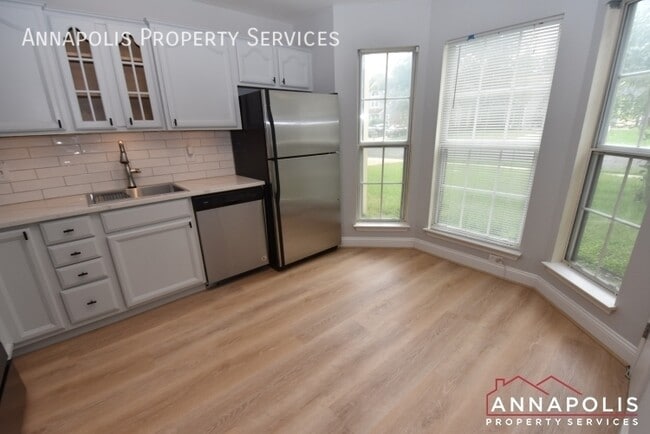 Building Photo - 906 Windwhisper Ln