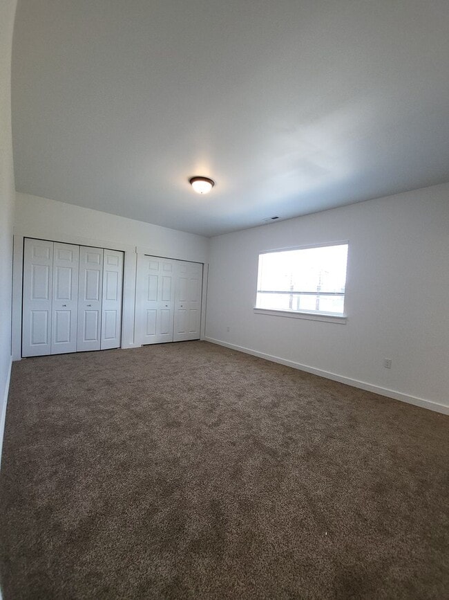 Building Photo - 683 Bryden Ave