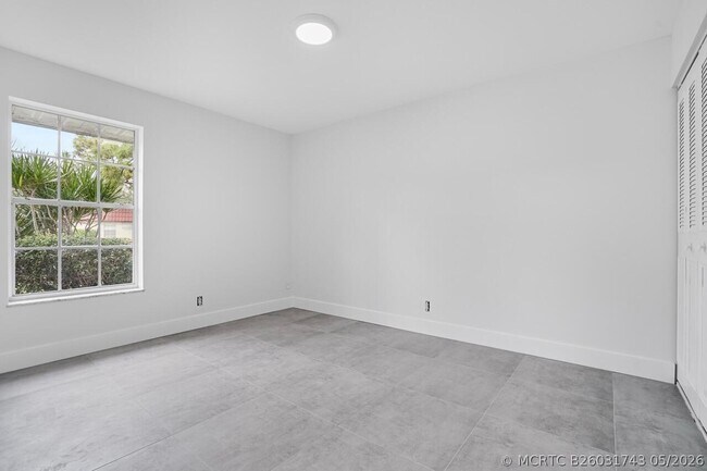 Building Photo - 737 Nantucket Cir