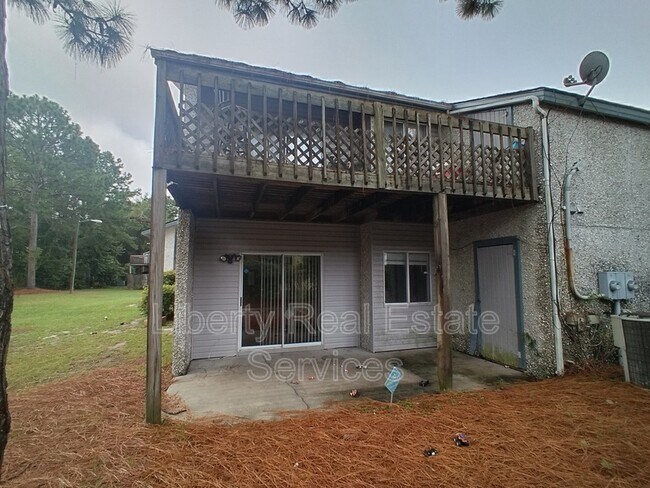 Building Photo - 910 Brett Dr