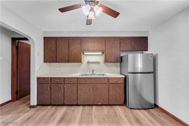 Building Photo - 19500 Lakeshore Blvd