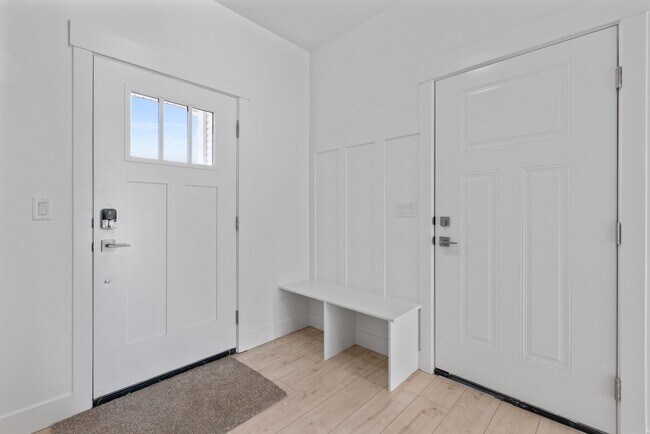 Building Photo - MODERN 3 BED 2.5 BATH HOMES IN ST ANTHONY