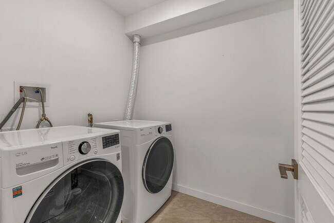 Building Photo - 4516 Osage Ave