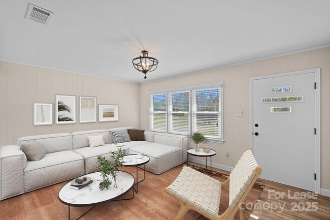 Building Photo - 540 Hoover Rd