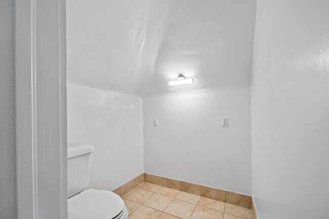 Building Photo - 507 N J St