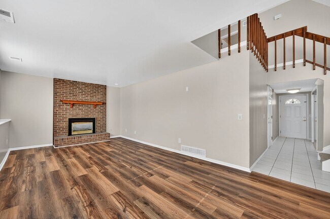 Building Photo - For Rent: Charming 4-Bedroom Tri-Level in ...