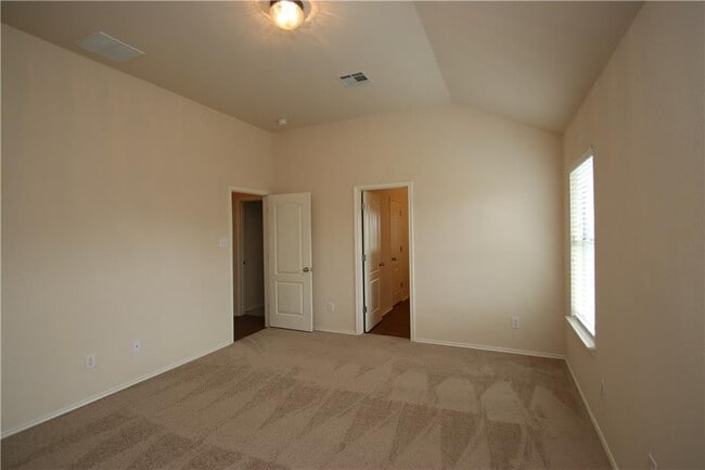 Building Photo - 1528 Haynie Bend