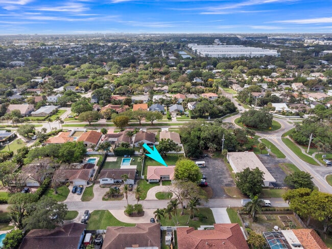 Building Photo - 1180 SW 17th St