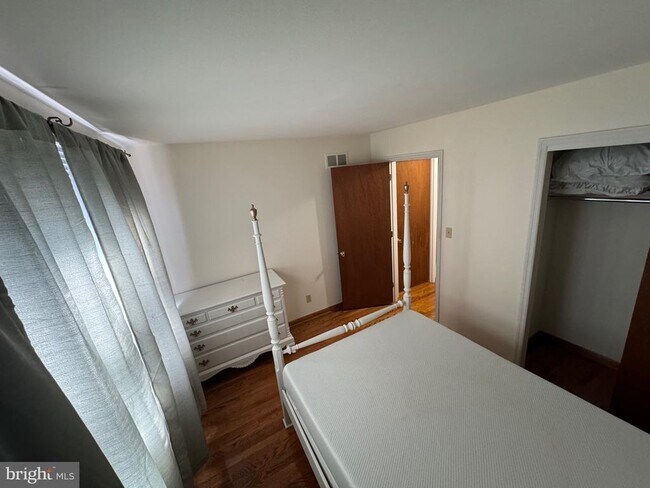 Building Photo - 172 Chapel Dr