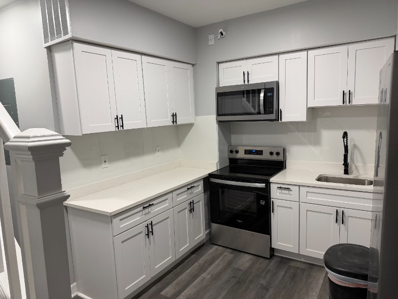 Building Photo - 3718 E Lombard St