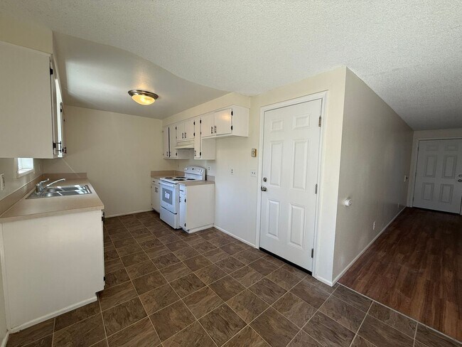 Building Photo - 6374f