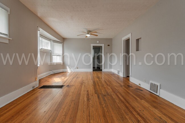 Building Photo - Charming 2 Bedroom Home | Miller Park