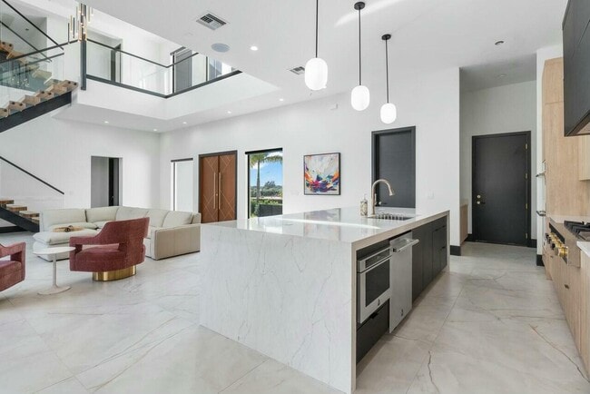 Building Photo - 13480 US-1