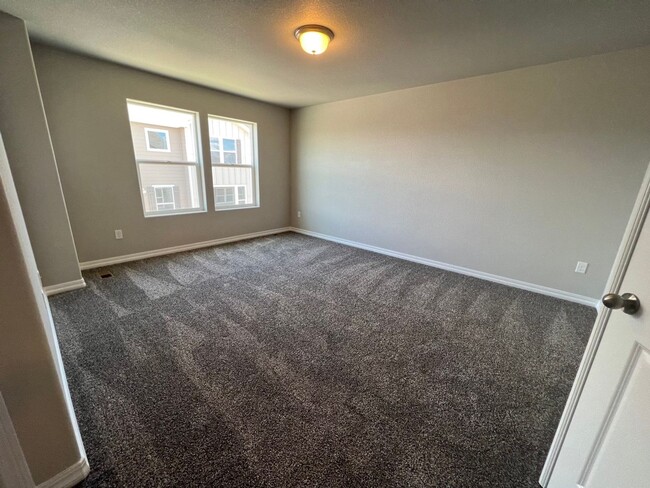 Building Photo - Immaculate Townhome Close to Woodmen and P...