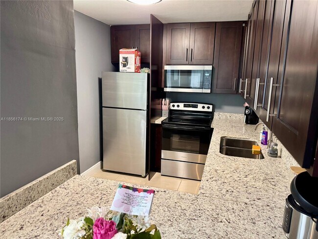 Building Photo - 9495 Evergreen Pl