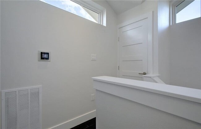 Building Photo - East Austin 2 Bed 2 Bath