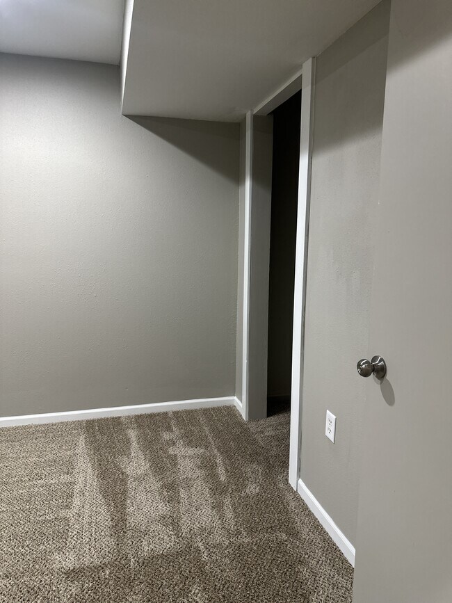 Building Photo - 602 Sara St