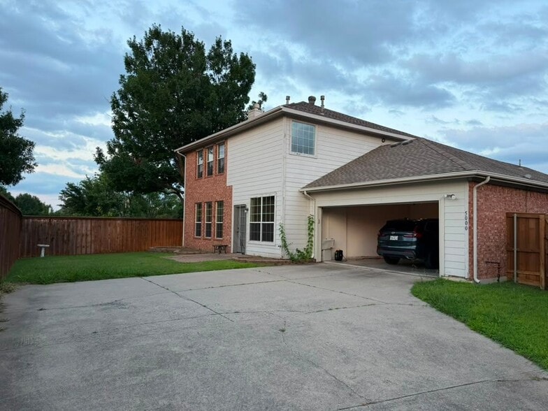Building Photo - 5000 Crossvine Ln