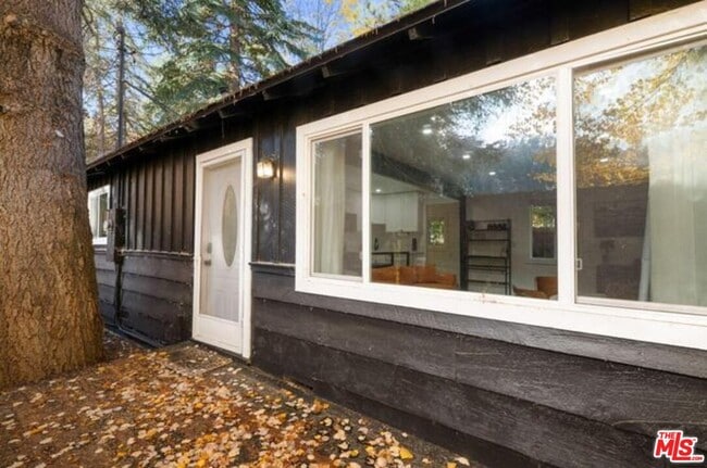 Building Photo - 933 Cameron Dr