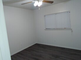 Building Photo - 6466 Beech Trail Dr