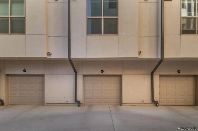 1 car garage w/ ample storage - 2438 Welton St