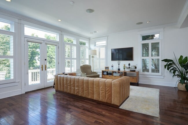 Building Photo - Sunny, Spacious, & Spectacular