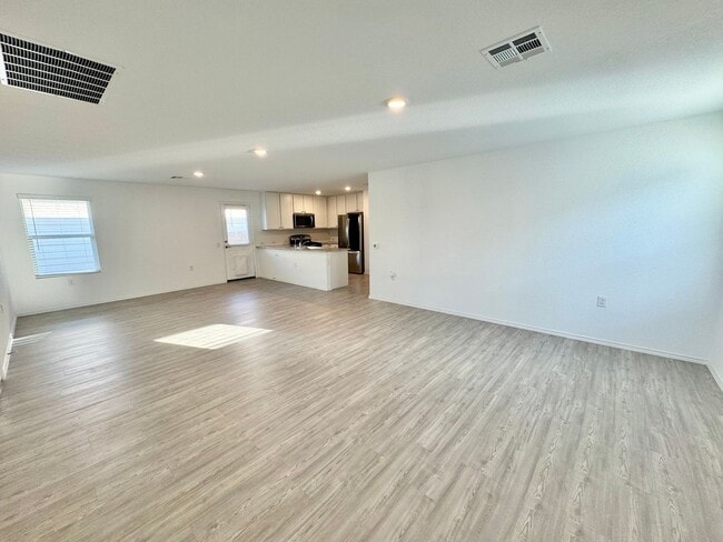 Building Photo - Charming 3/2 Home with Garage, Fenced Backyard & Community Amenities!