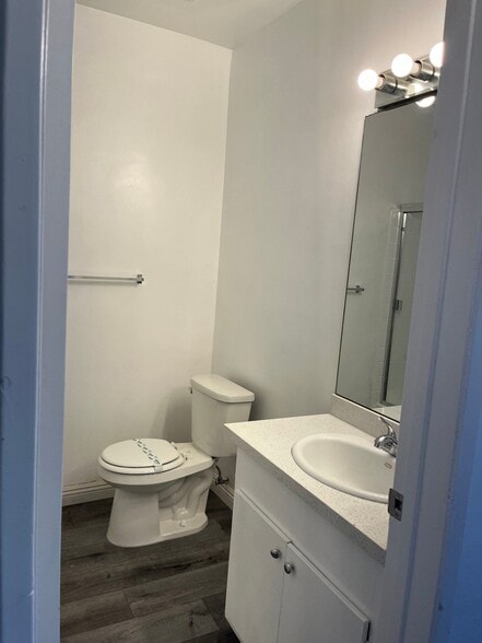 Building Photo - 537 S El Molino Ave